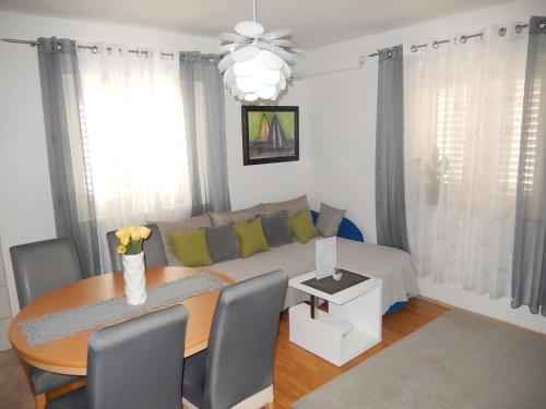 Apartments by the sea Postira Brac - 16092 - image 5