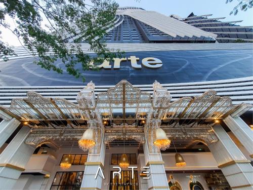 Arte Mont Kiara Luxury Suite with Heated Jacuzzi Pods - Free Parking - Next to MITEC- by The Stay Hub, Kuala Lumpur