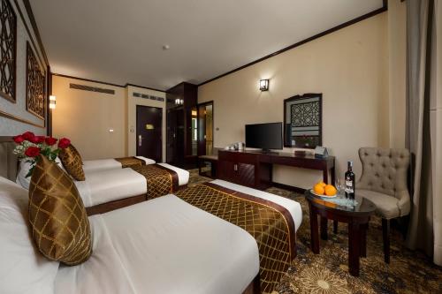 3 double beds