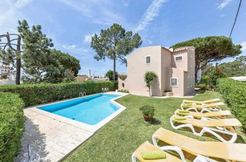 Private pool villa walking distance to local amenities Quarteira 