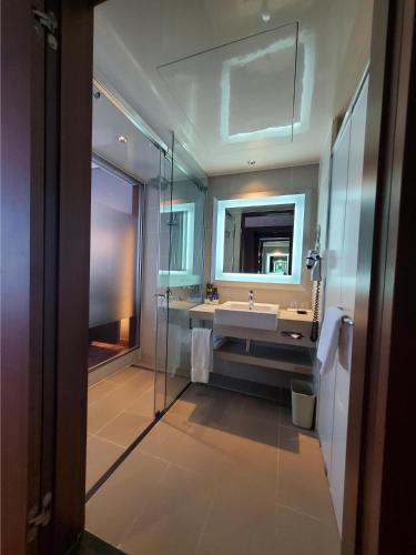 room detail thumbnail 2