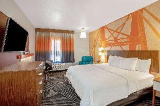 La Quinta Inn & Suites by Wyndham Waco Baylor Downtown