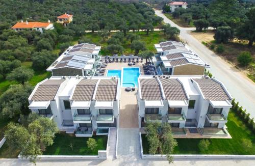 Daria Essence – Thassos Town, MO