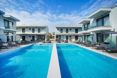 Daria Essence – Thassos Town, MO