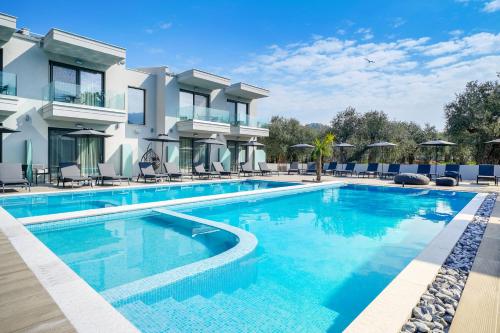 Daria Essence – Thassos Town, MO
