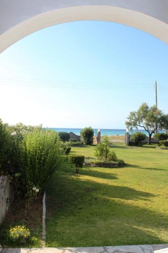 Villa Angela, seafront apartments, Almiros beach