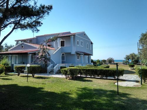 Villa Angela, seafront apartments, Almiros beach