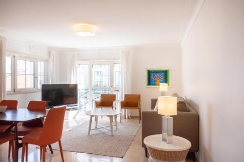 Stylish and Beautiful Apartment with Parking 24 by Lisbonne Collection