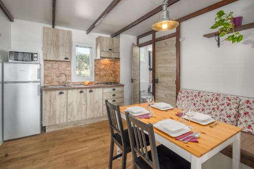 virtuve, Camping Homes Mon Perin in Bale