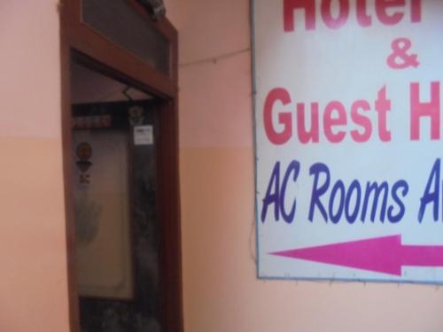 Hotel Raj Guest House photo 4