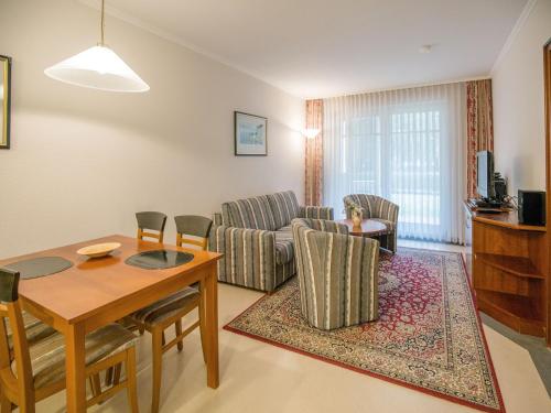 Dunenpark Binz - Komfort Ferienwohnung mit 1 Schlafzimmer und Terrasse im Erdgeschoss 034 392m von Dollahner Straße entfernt