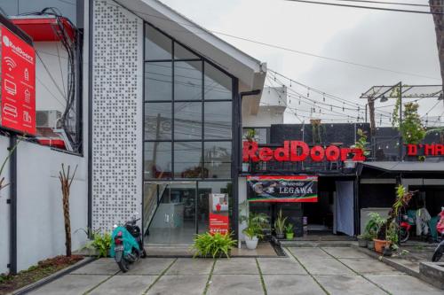 RedDoorz @ Demangan Sari Residence