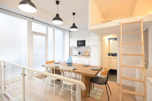 Design and bright flat near République - image 5