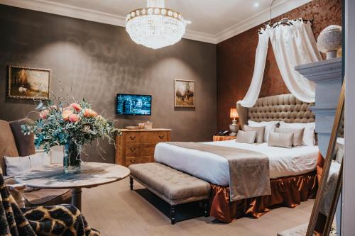 291049427 Luxury Boutique Hotel De Castillion