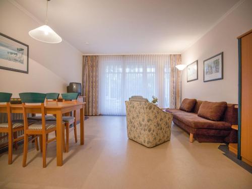Dünenpark Binz - Klassik Ferienwohnung mit 1 Schlafzimmer und Terrasse im Erdgeschoss 100 in Binz, Deutschland