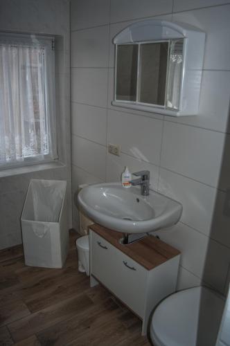 浴室, Pension Muldental Großbothen in 格里馬