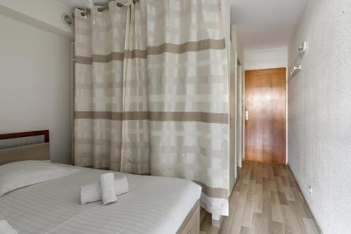 Charming studio with pool 8 min away from the beach in Antibes - Welkeys