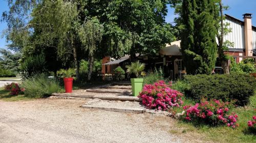 Camping Au Tour de l'Aveyron - Hotel - LʼHospitalet-du-Larzac