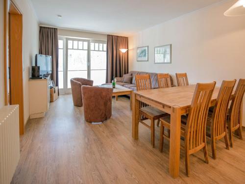 Dunenpark Binz - Komfortplus Ferienwohnung mit 2 Schlafzimmern und Balkon im Obergeschoss 280 392m von Dollahner Straße entfernt