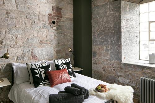 Luxury Plymouth Apartment - RWY Luxury - Sleeps 6 - Parking - Habita Property