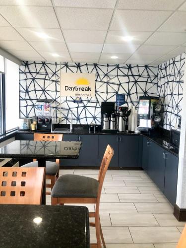 Food and beverages, Days Inn by Wyndham Asheville North in Asheville (NC)