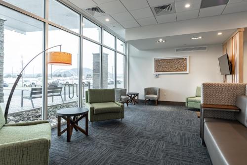 Holiday Inn Express & Suites - Moundsville - main image