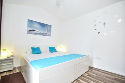 Studio Apartment in Vir with Terrace, Air Conditioning, Wi-Fi, Washing Machine (4781-1), Vir (Puntadura) (foto 8)