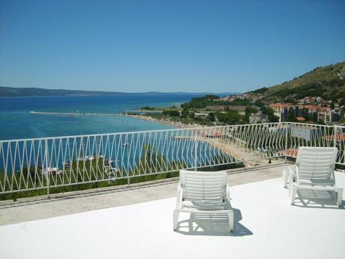 Apartment in Omiš with sea view, balcony, air conditioning, Wi-Fi (161-4) – khách sạn tại Duce