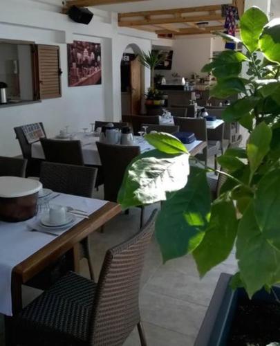 Studio Apartment in Duce with Sea View, Balcony, Air Conditioning, Wi-Fi (3425-7)