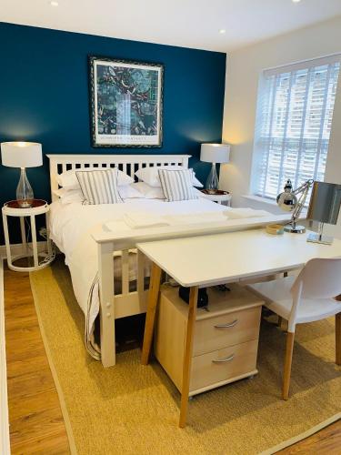 The Mews Cottage, with parking, Yarm in ยาร์น