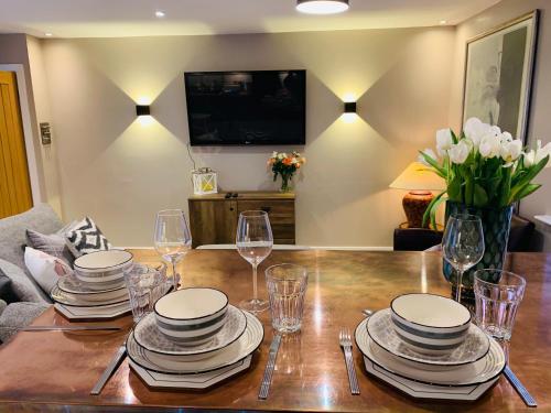 The Mews Cottage, with parking, Yarm in ยาร์น