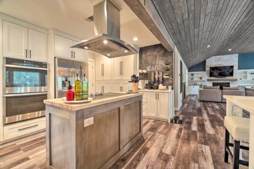Lakehouse with Fire Pit Jet Ski Lift and Hot Tub - image 8