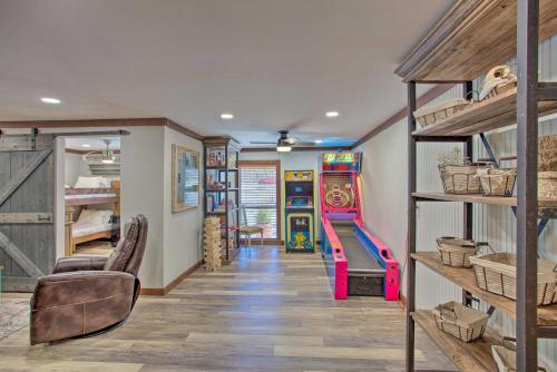 Luxury Waterfront Getaway on Cedar Creek Lake - image 2