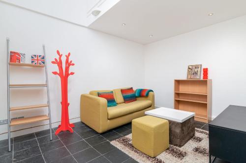 GuestReady - Artsy Central Fitzrovia Flat fits up to 4 - image 3