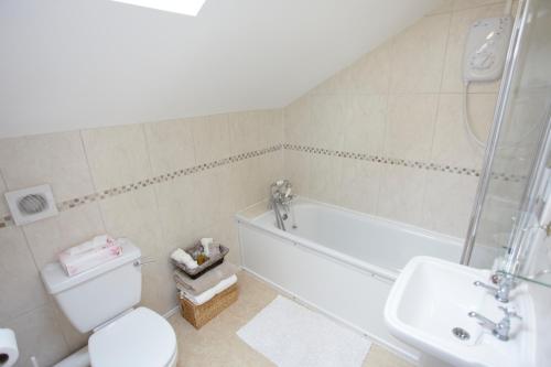 Badkamer, The Brick Kilns in Norwich International Airport