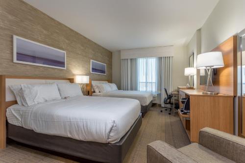 1 King Feature W/ In-room Drinks-Snacks