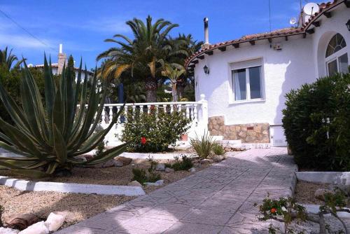 Bonita villa independiente y piscina privada aa barbacoa y jardin vallad