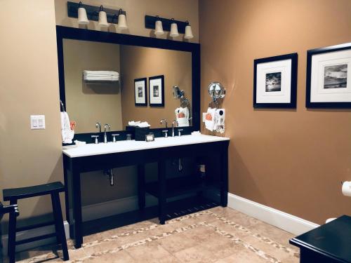 Suites at 249