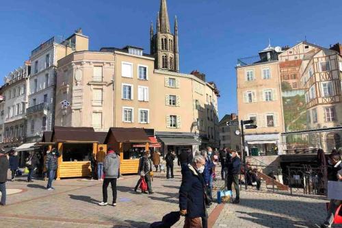 Charmant T3 cœur de ville avec parking option repas in Limoges