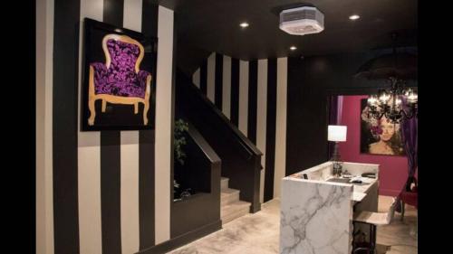 Room in Apartment - Apartment Floor 1 Downtown Montreal Ritz Area