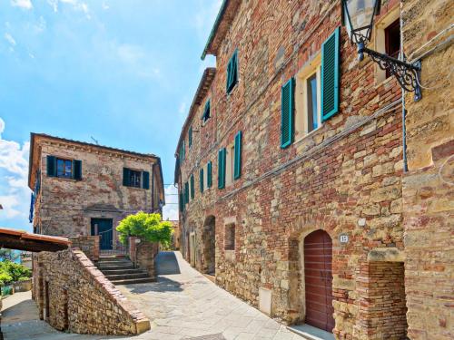  Part of a large house in the center of Monte Castelli Pisano, Pension in Montecastelli Pisano