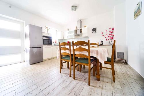 Apartment image 10