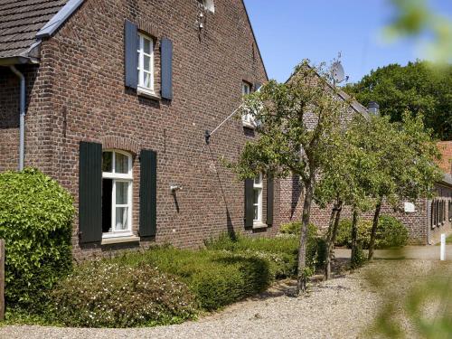 Sprawling Farmhouse in Baarlo with Hot Tub Private Garden - image 5