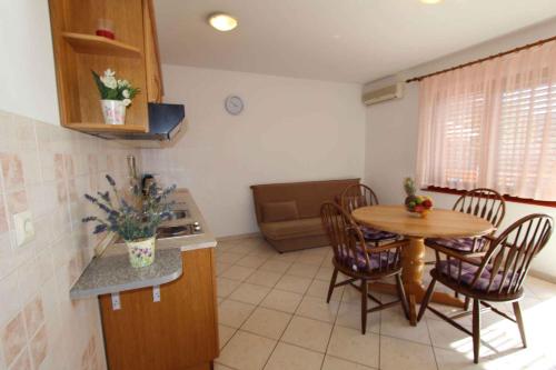 Apartment Malinska Krk 19 - image 8