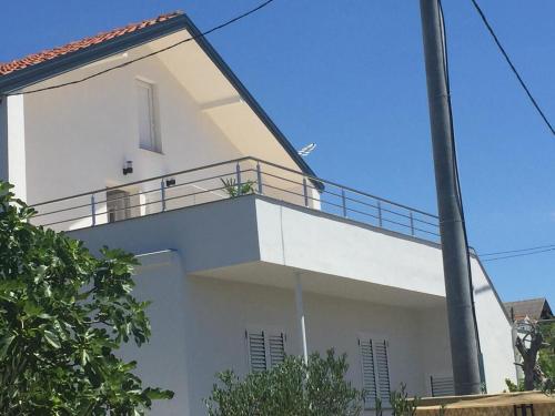 Apartments with a parking space Pirovac Sibenik - 18700