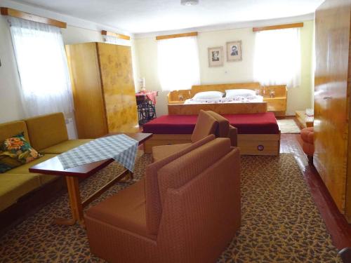 Rekreacni dum s velkou zahradu a venkovnim bazen in Frydlant