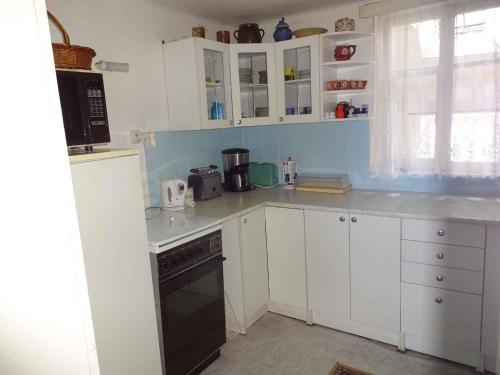 Kitchen, Rekreacni dum s velkou zahradu a venkovnim bazen in Frydlant