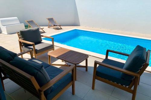 New and modern 3 bedroom Villa with private heated pool near Nazare