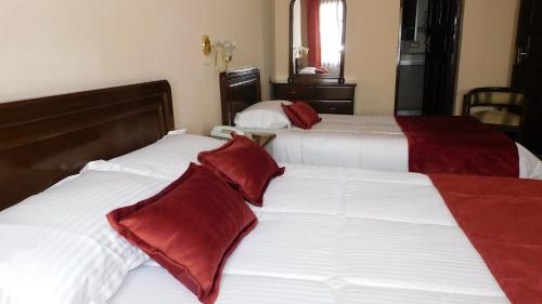 2 twin beds