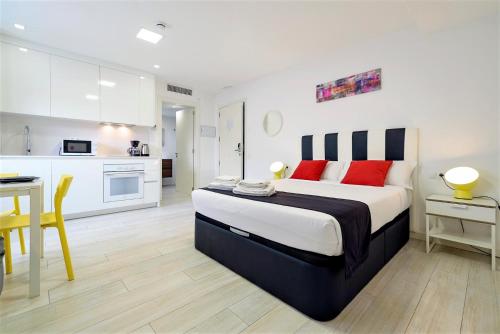 Castell Beach Aparthotel - Apartment - Castelldefels